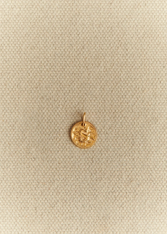 Colgantes Sara oro de 9 quilates - Letras de la Q a la Z - Letra U 5 Colgantes Sara oro de 9 quilates - Letras de la Q a la Z - Letra U