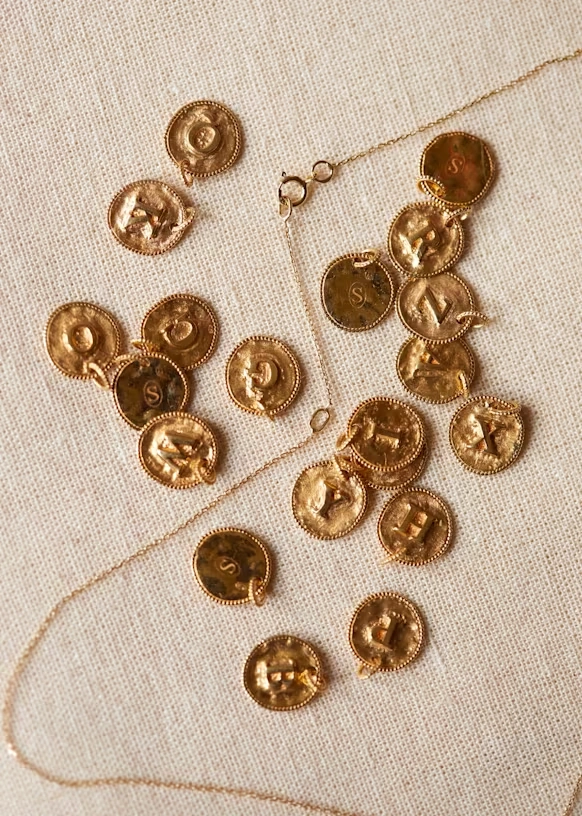Colgantes Sara oro de 9 quilates - Letras de la Q a la Z - Letra U 7 Colgantes Sara oro de 9 quilates - Letras de la Q a la Z - Letra U