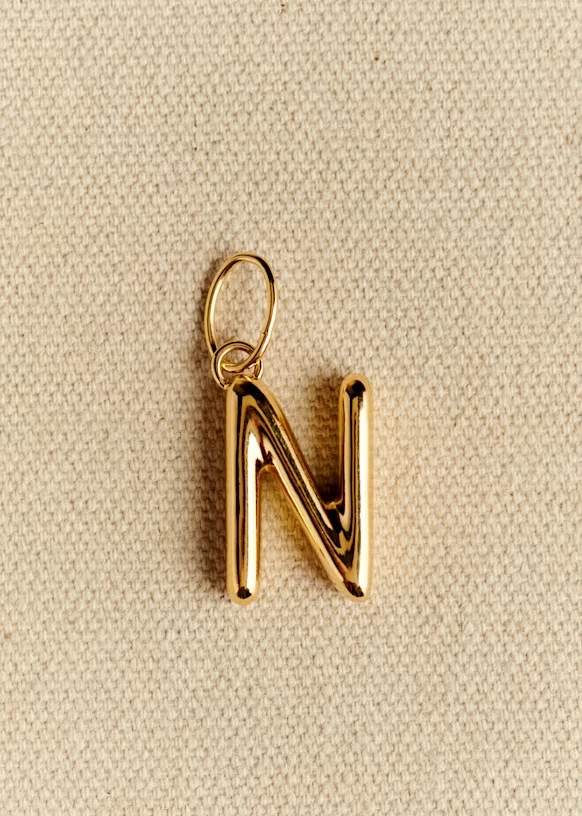 Louison Charm - J gold 11 Louison Charm - J gold