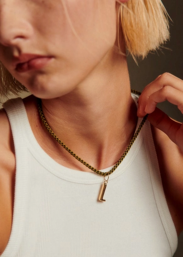 Louison Charm - J gold 25 Louison Charm - J gold