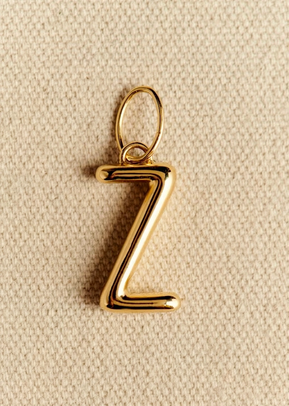 Louison Charm - J gold 36 Louison Charm - J gold