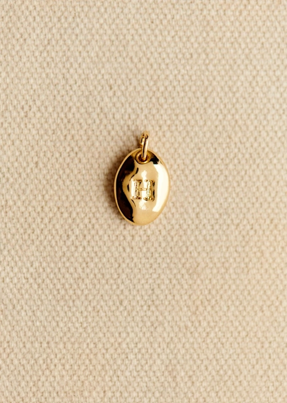 Charm Léa - M dorado 18 Charm Léa - M dorado